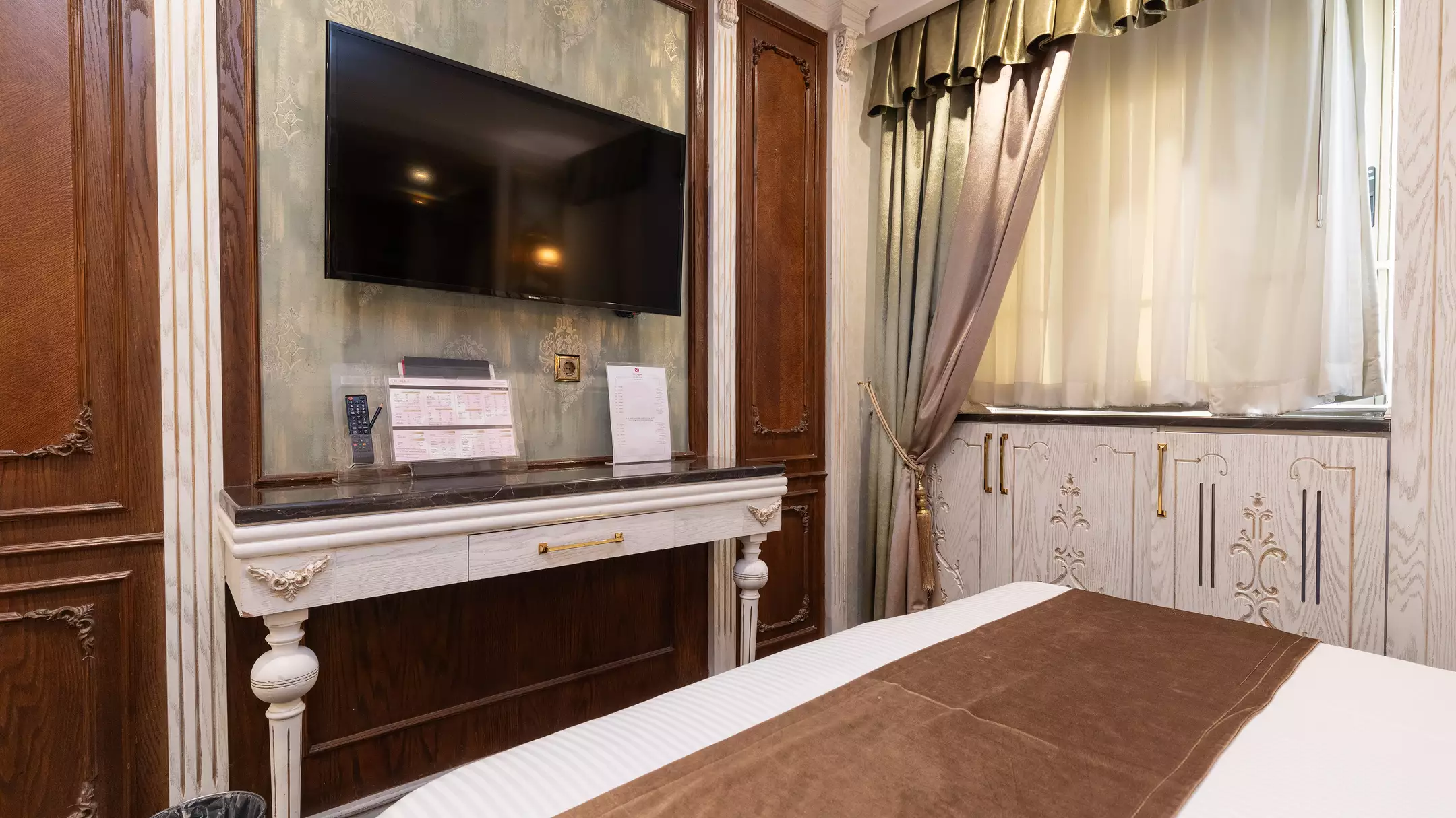 Alibaba https://cdn.alibaba.ir/ostorage/hotel-accommodation-images/68a5a0a1a1e6f83605b7df3c_سه تخته دبل سینگل استاندارد (1).webp